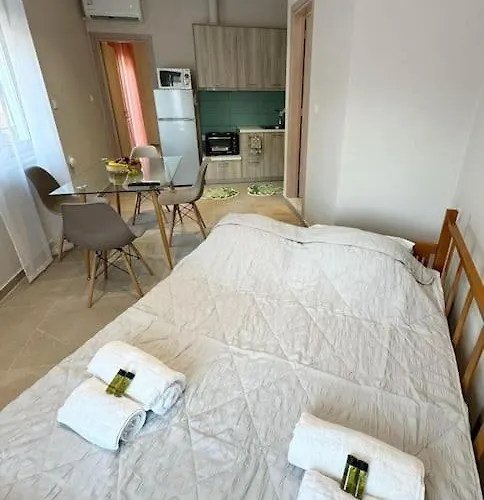 Christina & Suzan Ханья