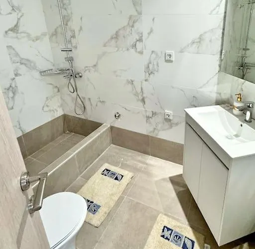 Christina & Suzan Ханья