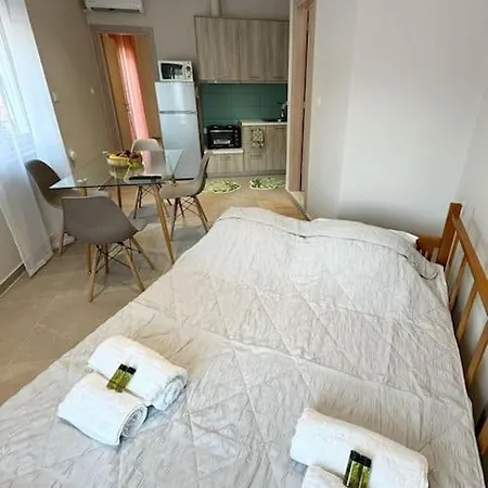 Christina & Suzan Hanya